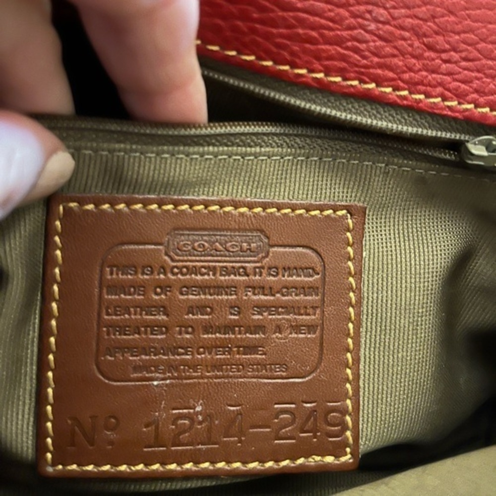 Vintage Coach Sheridan bag in red with brown trim - Picture 7 of 11